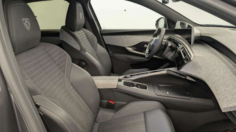 PEUGEOT 3008 HYBRID 145 E-DCS6 GT
