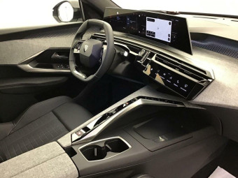 PEUGEOT 5008 GT 1.2 HYBRID 145