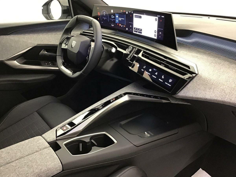 PEUGEOT 5008 GT 1.2 HYBRID 145