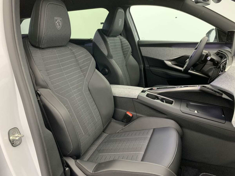 PEUGEOT 5008 HYBRID 145 E-DCS6 GT