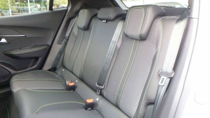 PEUGEOT 2008 HYBRID 145 E-DCS6 GT