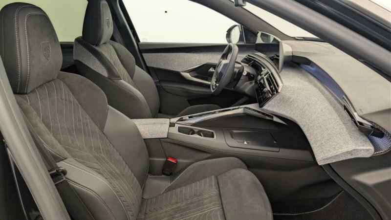 PEUGEOT 5008 HYBRID 145CH E-DCS6 GT