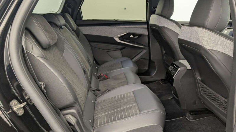 PEUGEOT 5008 HYBRID 145CH E-DCS6 GT