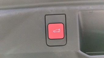 PEUGEOT 5008 HYBRID 145CH E-DCS6 GT