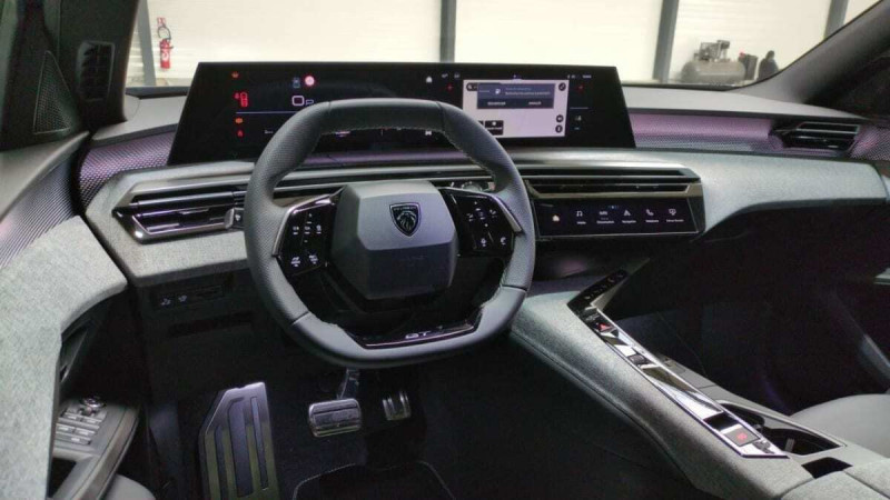 PEUGEOT 5008 HYBRID 145CH E-DCS6 GT