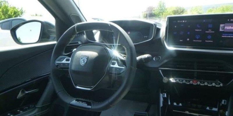 PEUGEOT 2008 HYBRID 145 E-DCS6 GT