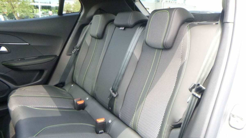 PEUGEOT 2008 HYBRID 145 E-DCS6 GT
