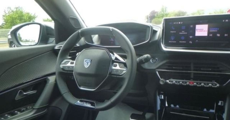 PEUGEOT 2008 HYBRID 145 E-DCS6 GT