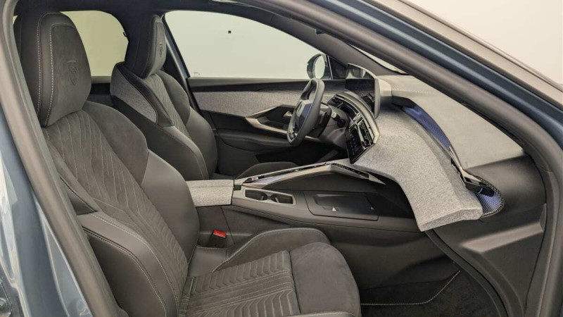 PEUGEOT 3008 HYBRID 145 E-DCS6 GT