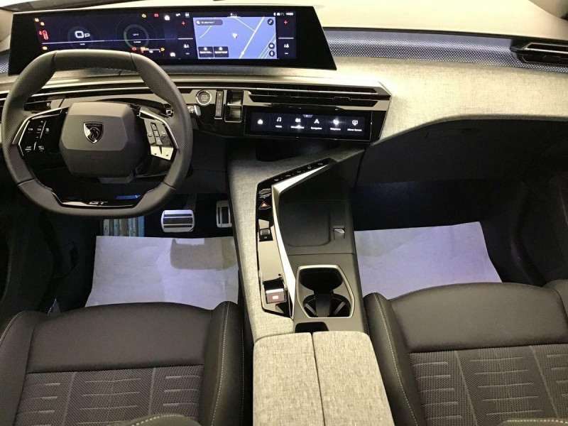 PEUGEOT 5008 GT 1.2 HYBRID 145