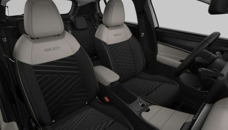 FIAT 600 HYBRID 145 LA PRIMA
