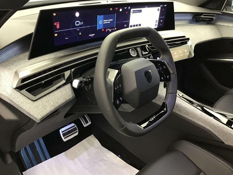 PEUGEOT 5008 GT 1.2 HYBRID 145