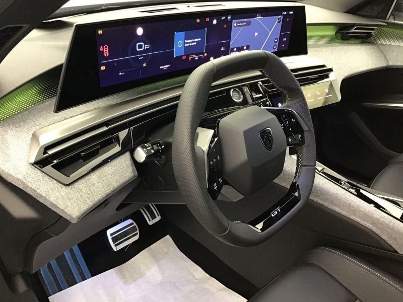 PEUGEOT 5008 GT 1.2 HYBRID 145