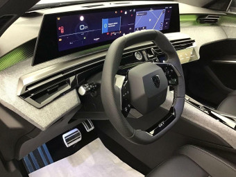 PEUGEOT 5008 GT 1.2 HYBRID 145