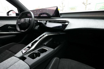 PEUGEOT 5008 HYBRID 145 E-DCS6 GT