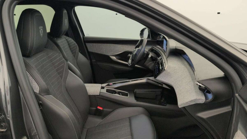 PEUGEOT 3008 HYBRID 145 E-DCS6 GT
