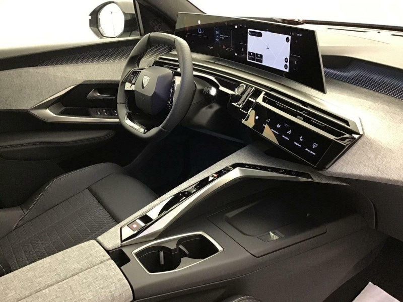 PEUGEOT 5008 GT 1.2 HYBRID 145