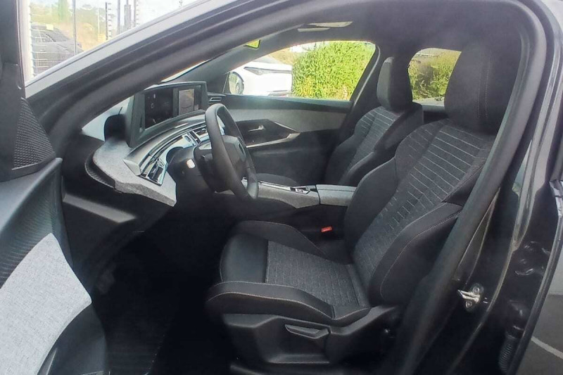 PEUGEOT 3008 HYBRID 145 E-DCS6 ALLURE