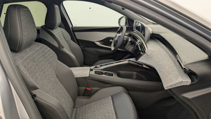 PEUGEOT 3008 HYBRID 145 E-DCS6 ALLURE