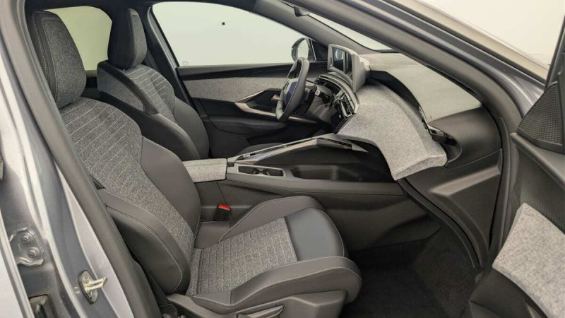 PEUGEOT 3008 HYBRID 145 E-DCS6 ALLURE