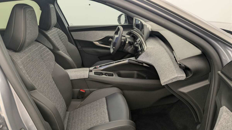 PEUGEOT 3008 HYBRID 145 E-DCS6 ALLURE