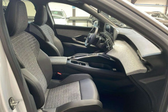 PEUGEOT 3008 HYBRID 145 E-DCS6 ALLURE