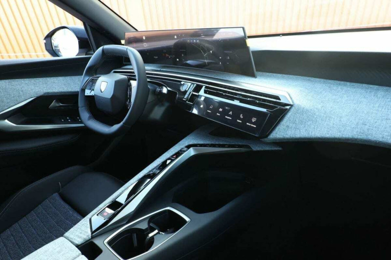PEUGEOT 3008 HYBRID 145 E-DCS6 ALLURE