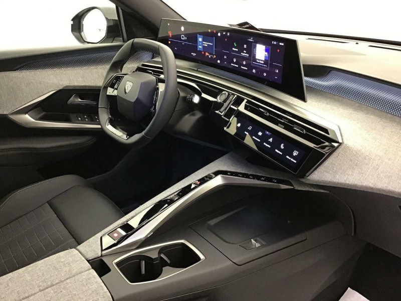 PEUGEOT 5008 GT 1.2 HYBRID 145