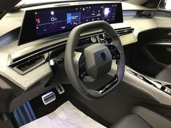 PEUGEOT 5008 GT 1.2 HYBRID 145