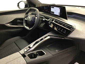 PEUGEOT 5008 GT 1.2 HYBRID 145
