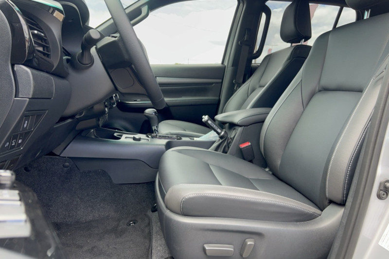 TOYOTA HILUX 2.8 204 BVA INVINCIBLE 4PL