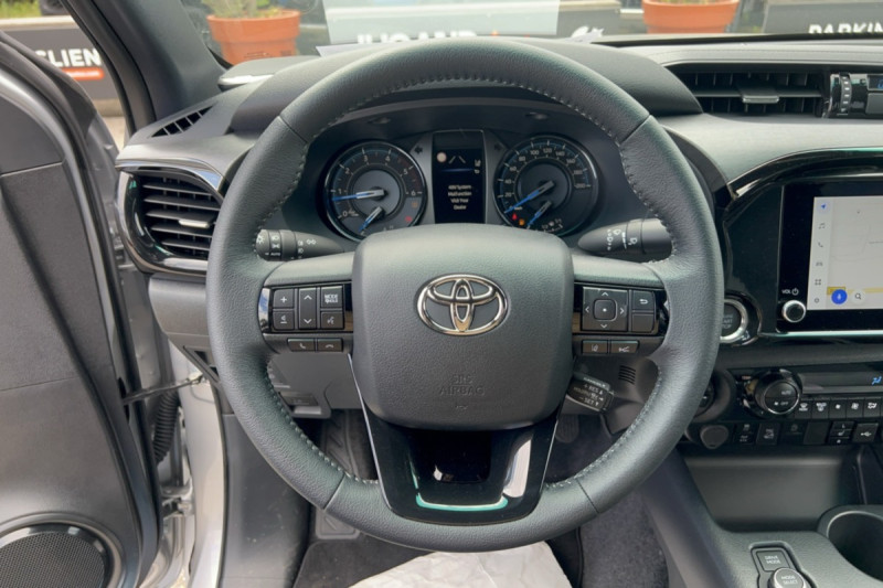 TOYOTA HILUX 2.8 204 BVA INVINCIBLE 4PL