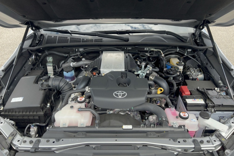 TOYOTA HILUX 2.8 204 BVA INVINCIBLE 4PL