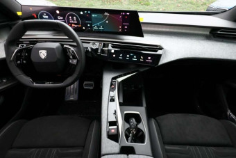 PEUGEOT 5008 HYBRID 145 E-DCS6 GT