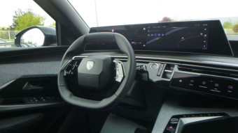 PEUGEOT 5008 HYBRID 145 E-DCS6 GT