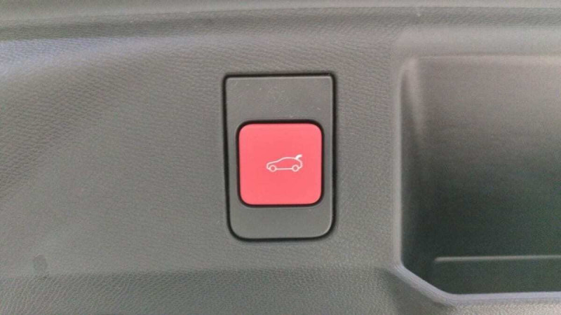 PEUGEOT 5008 HYBRID 145 E-DCS6 GT