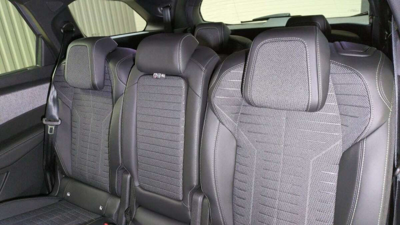 PEUGEOT 5008 HYBRID 145 E-DCS6 GT