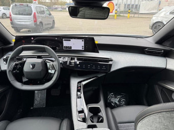PEUGEOT 5008 HYBRID 145 E-DCS6 ALLURE