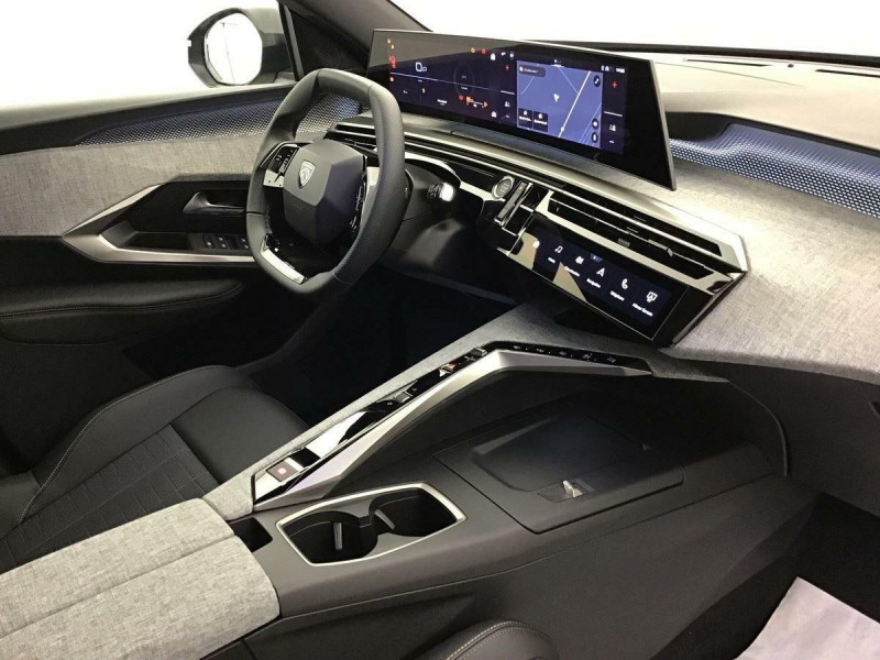 PEUGEOT 5008 GT 1.2 HYBRID 145