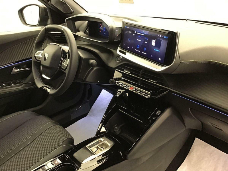 PEUGEOT 2008 HYBRID 136 E-DCS6 GT