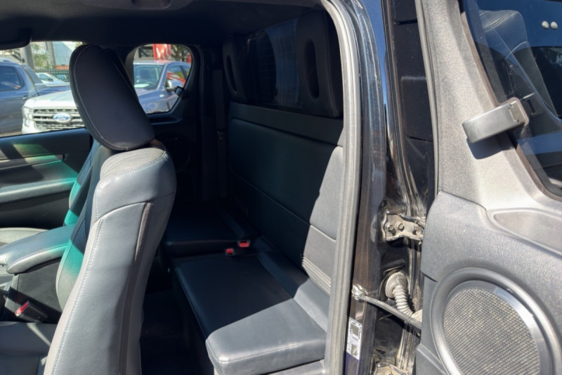 TOYOTA HILUX 2.8 204 INVINCIBLE BVM HARD-TOP