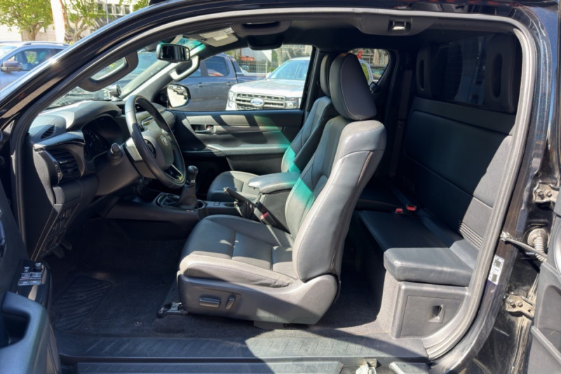 TOYOTA HILUX 2.8 204 INVINCIBLE BVM HARD-TOP