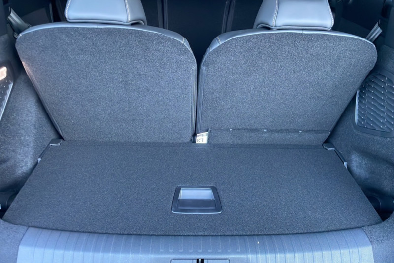 PEUGEOT 5008 HYBRID 145 E-DCS6 ALLURE PLUS