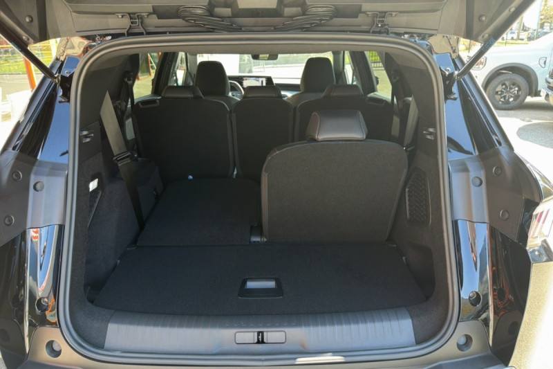PEUGEOT 5008 HYBRID 145 E-DCS6 ALLURE PLUS