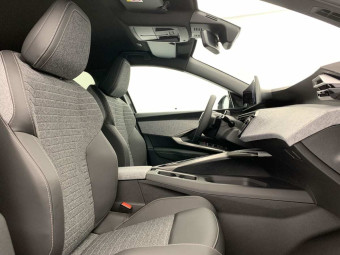 PEUGEOT 5008 HYBRID 145 E-DCS6 ALLURE