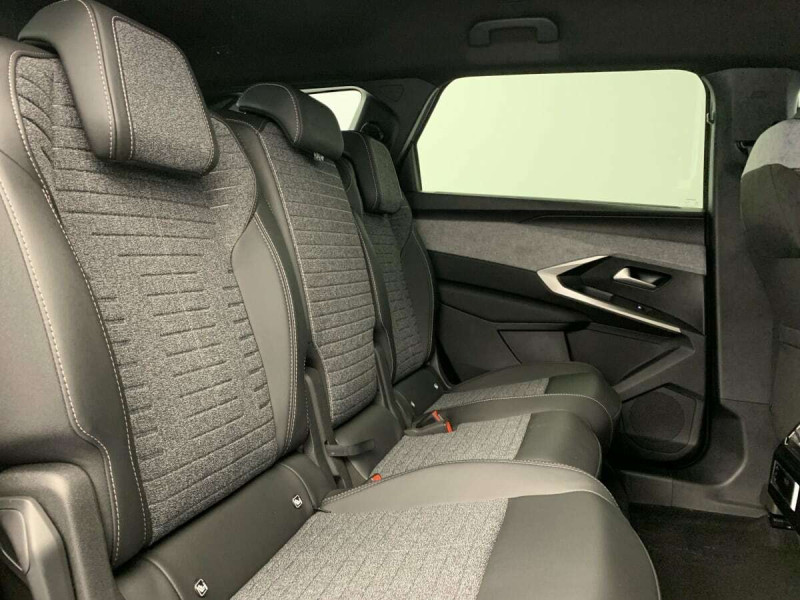 PEUGEOT 5008 HYBRID 145 E-DCS6 ALLURE
