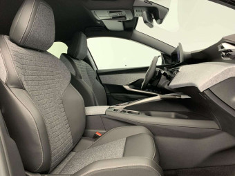 PEUGEOT 5008 HYBRID 145 E-DCS6 ALLURE