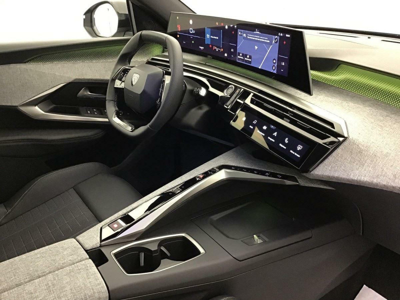 PEUGEOT 5008 GT 1.2 HYBRID 145