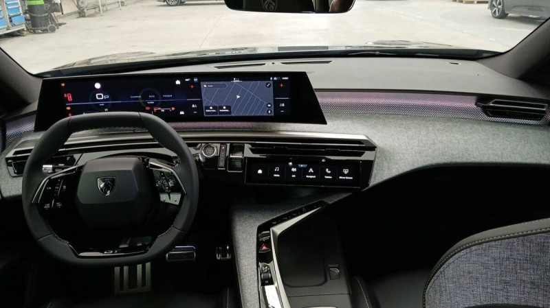 PEUGEOT 3008 HYBRID 136 E-DCS6 GT
