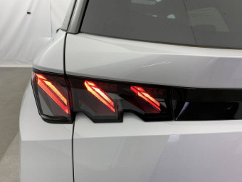 PEUGEOT 5008 HYBRID 145 E-DCS6 GT